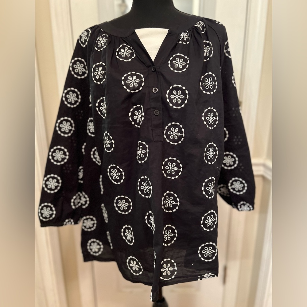 Lane Bryant Black and White Embroidered Shirt Sz 18 PTP 27